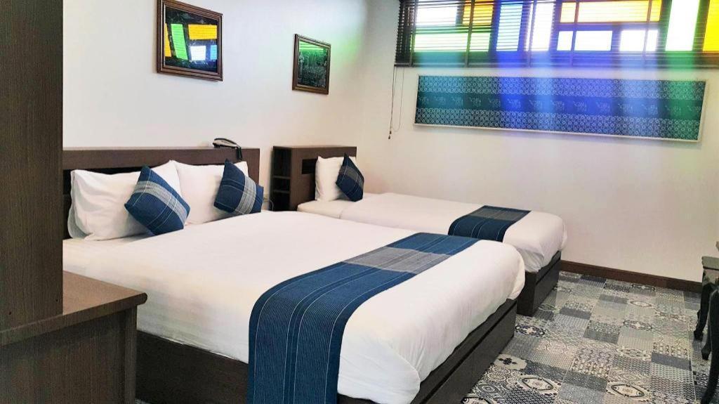 Hotel The Indigo House Phrae Esterno foto