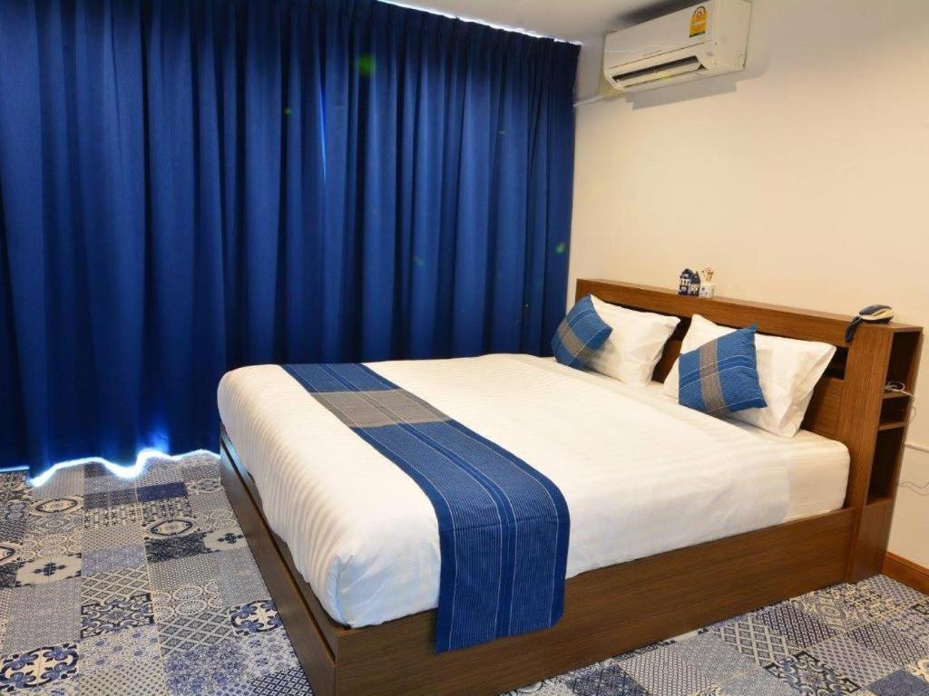 Hotel The Indigo House Phrae Esterno foto